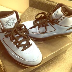 Size 9 retro Jordan 2 university blue